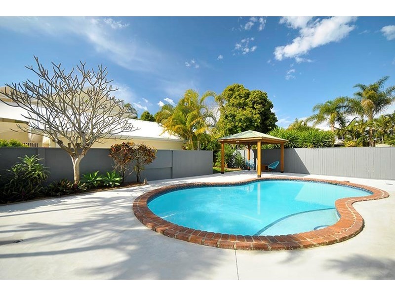 20 Savoy Drive, Broadbeach Waters QLD 4218