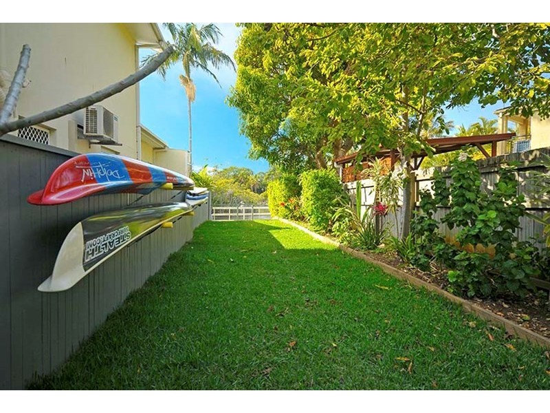 20 Savoy Drive, Broadbeach Waters QLD 4218