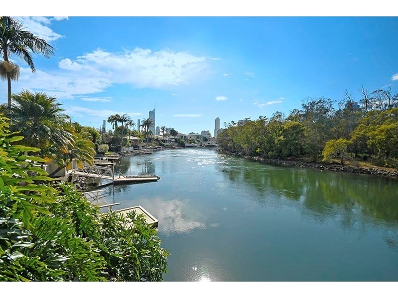 20 Savoy Drive, Broadbeach Waters QLD 4218