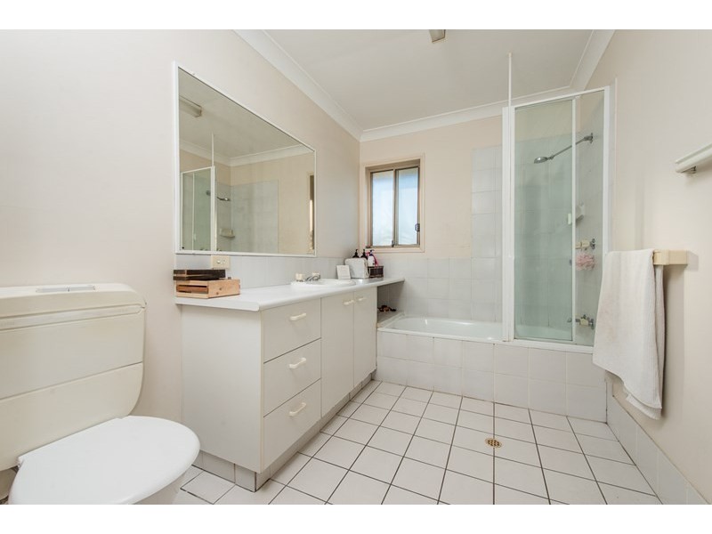 16/220 Christine Avenue, Burleigh Waters QLD 4220