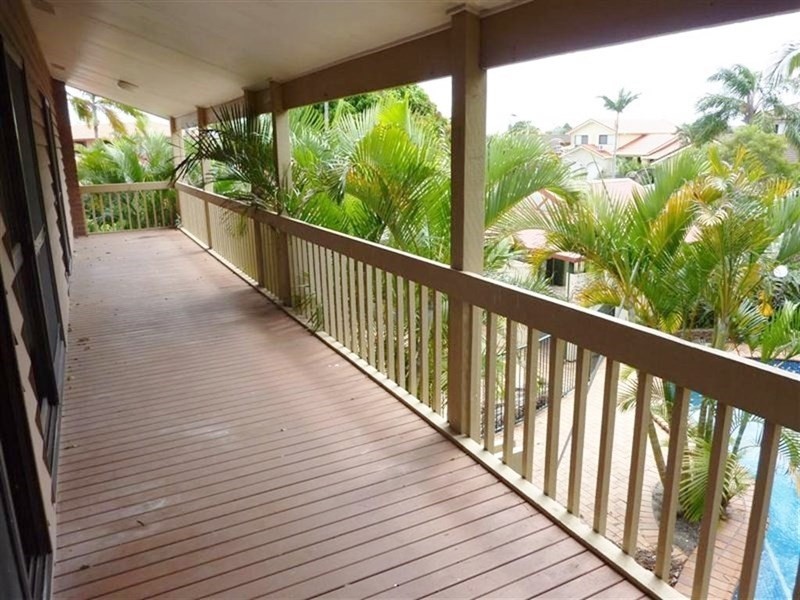 24 Bight Court, Mermaid Waters QLD 4218