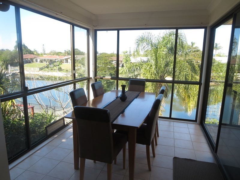 24 Bight Court, Mermaid Waters QLD 4218