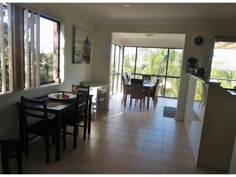 24 Bight Court, Mermaid Waters QLD 4218