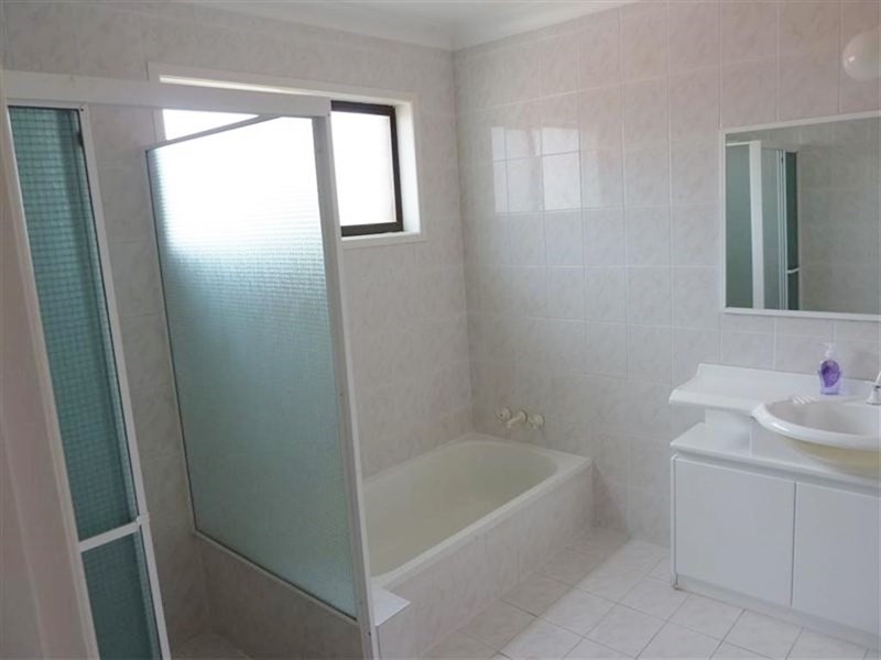 24 Bight Court, Mermaid Waters QLD 4218