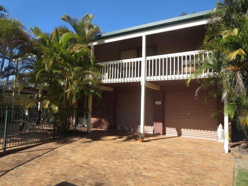 24 Bight Court, Mermaid Waters QLD 4218