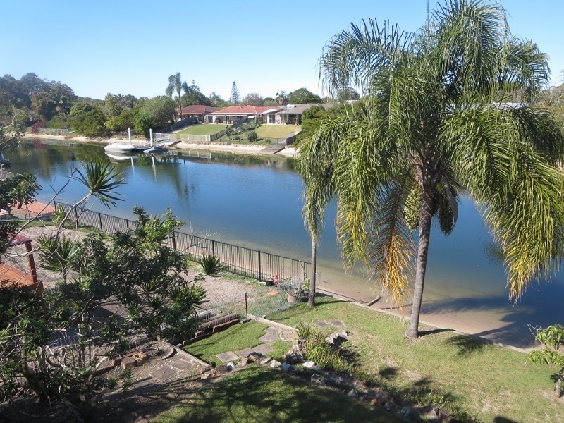 24 Bight Court, Mermaid Waters QLD 4218