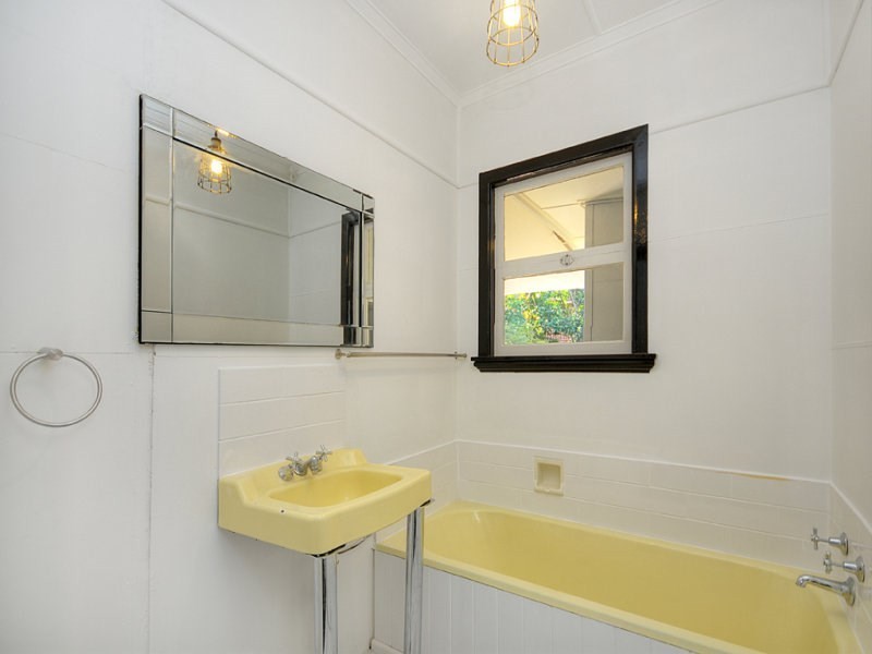 63 Seagull Avenue, Mermaid Beach QLD 4218