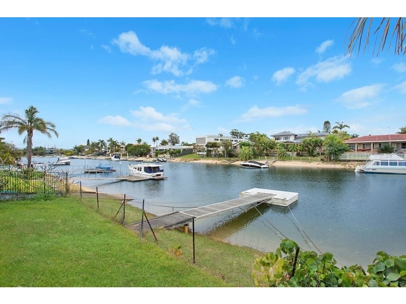 6 Rosemont Avenue, Broadbeach Waters QLD 4218