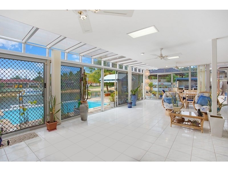 6 Rosemont Avenue, Broadbeach Waters QLD 4218