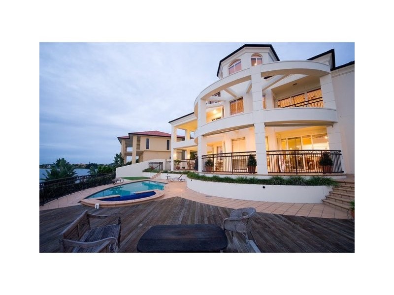 Clear Island Waters QLD 4226