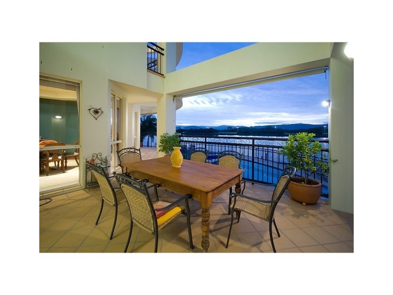 Clear Island Waters QLD 4226