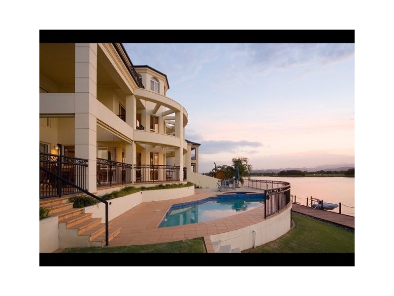 Clear Island Waters QLD 4226