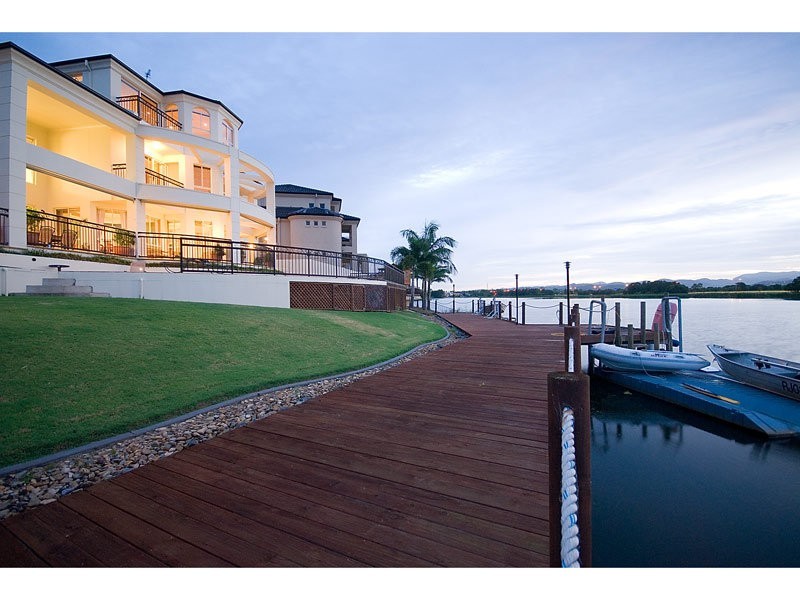 Clear Island Waters QLD 4226