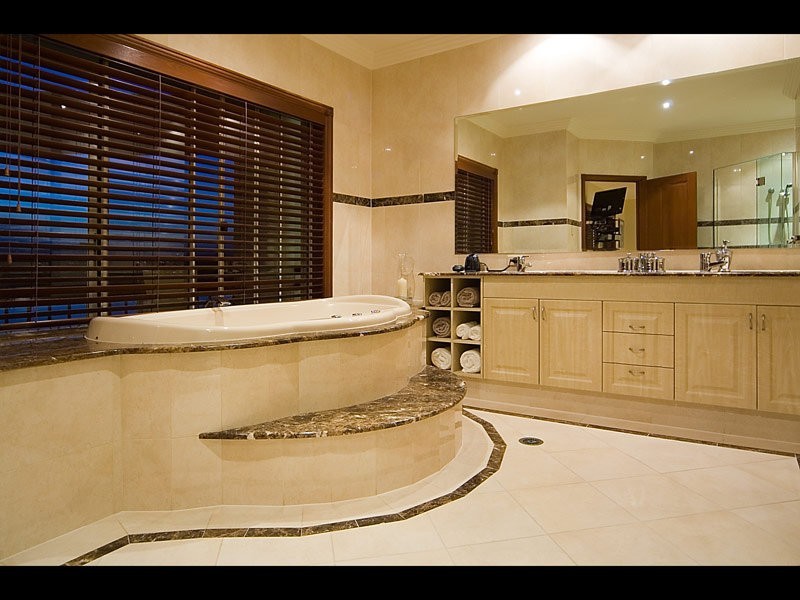 Clear Island Waters QLD 4226