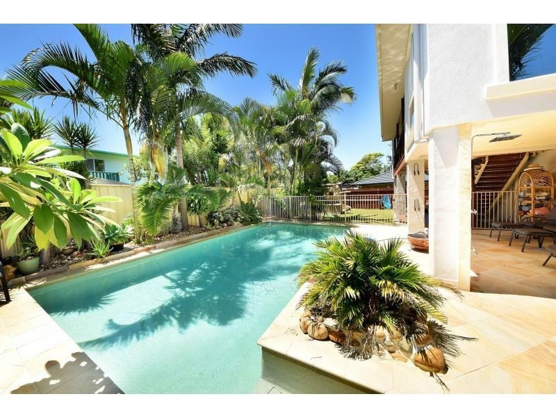 3 Joy Avenue, Burleigh Waters QLD 4220