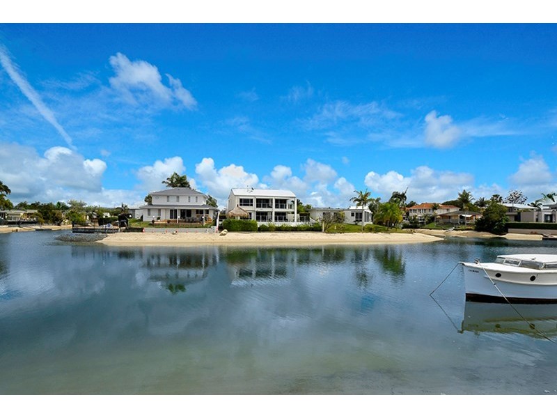 17 Alvarado Court, Broadbeach Waters QLD 4218