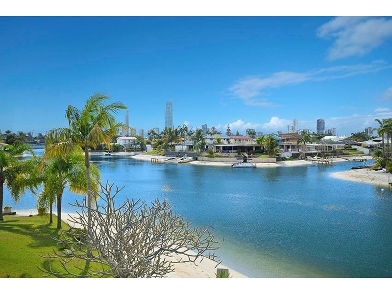 17 Alvarado Court, Broadbeach Waters QLD 4218