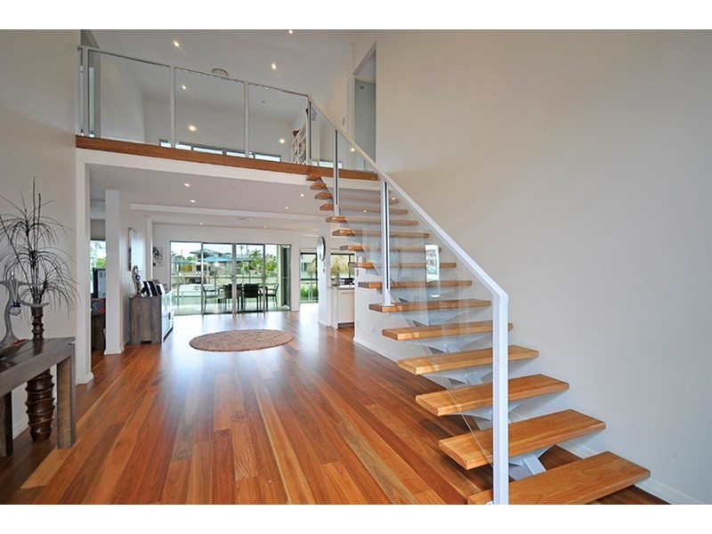 17 Alvarado Court, Broadbeach Waters QLD 4218