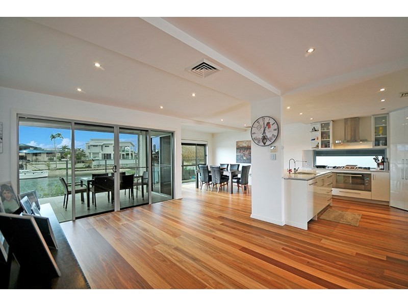 17 Alvarado Court, Broadbeach Waters QLD 4218