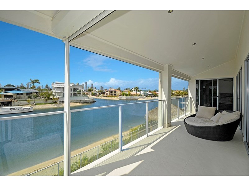 17 Alvarado Court, Broadbeach Waters QLD 4218