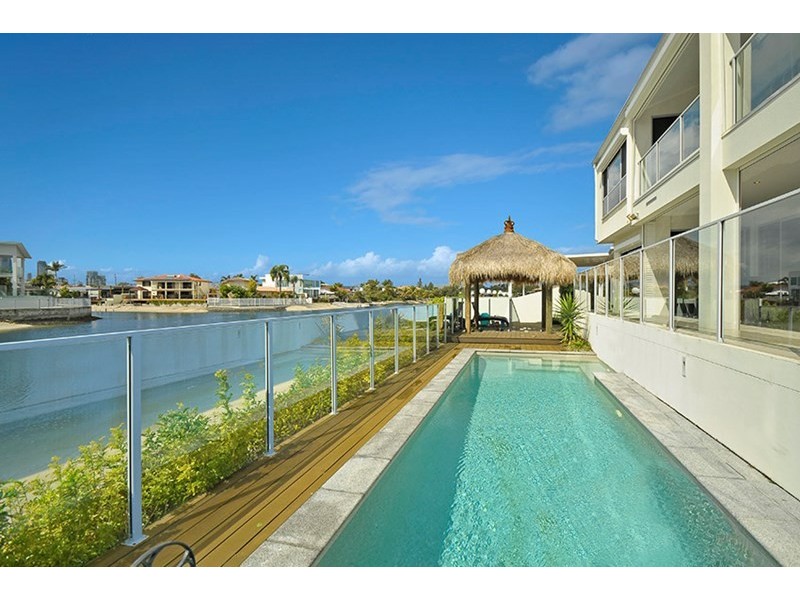 17 Alvarado Court, Broadbeach Waters QLD 4218