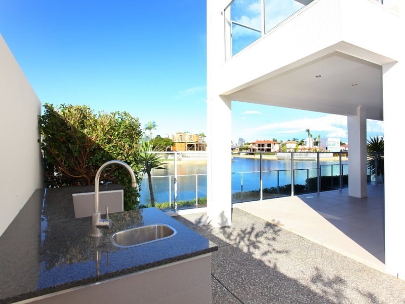 17 Alvarado Court, Broadbeach Waters QLD 4218