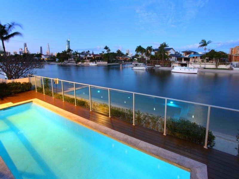 17 Alvarado Court, Broadbeach Waters QLD 4218