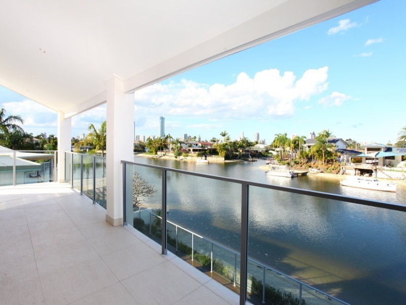 17 Alvarado Court, Broadbeach Waters QLD 4218