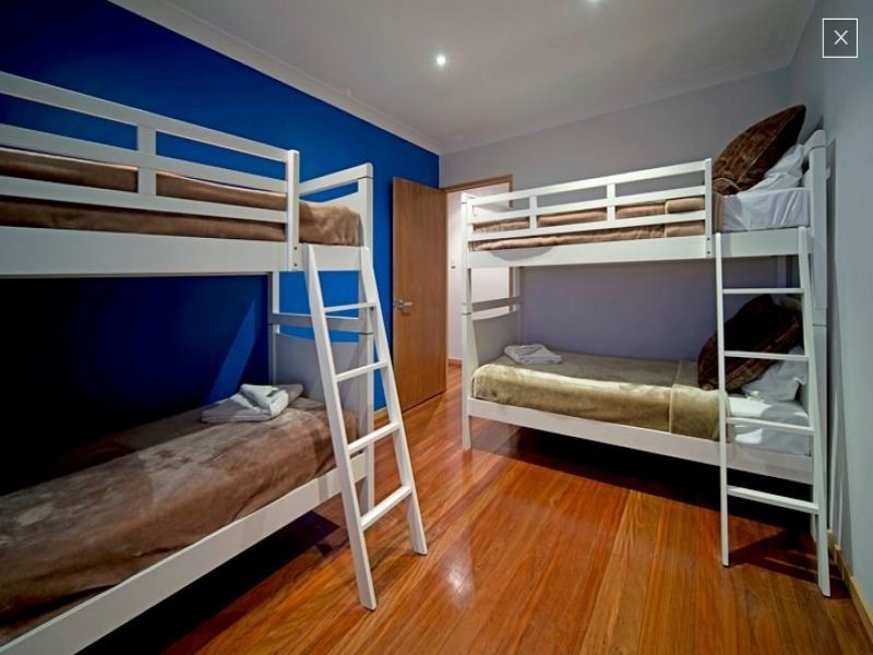 17 Monterey Court, Broadbeach Waters QLD 4218