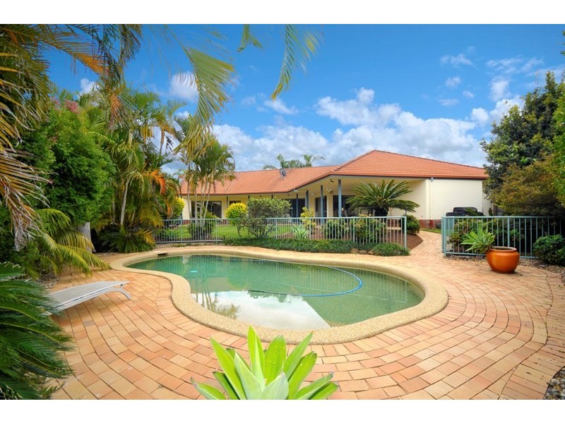 16 Suncrest Court, Parkwood QLD 4214