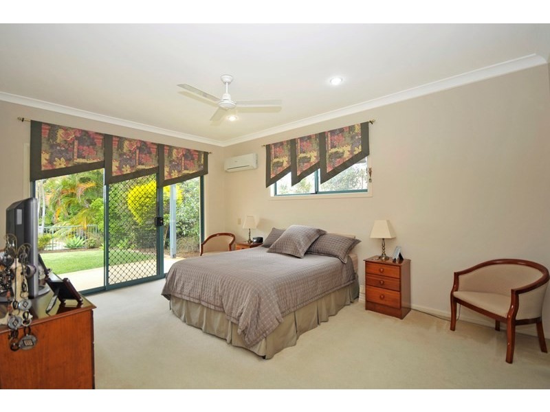 16 Suncrest Court, Parkwood QLD 4214