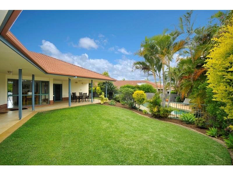 16 Suncrest Court, Parkwood QLD 4214