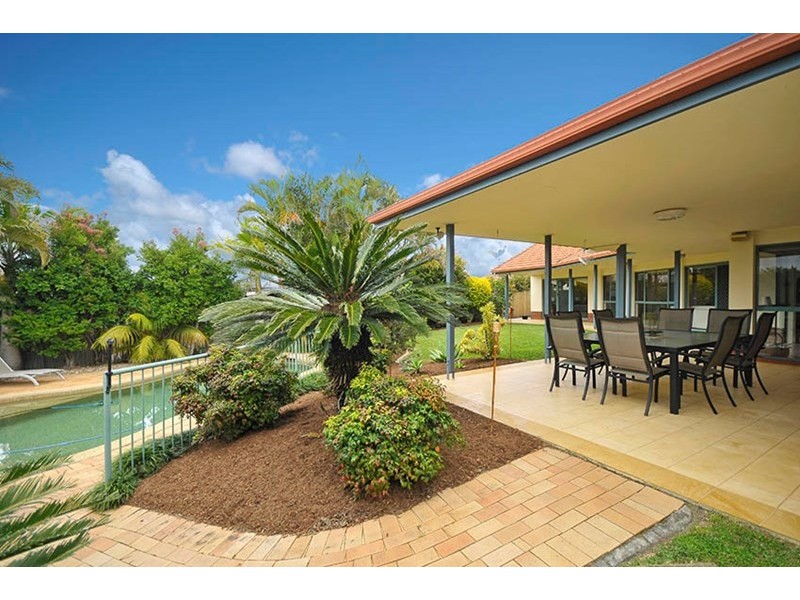 16 Suncrest Court, Parkwood QLD 4214