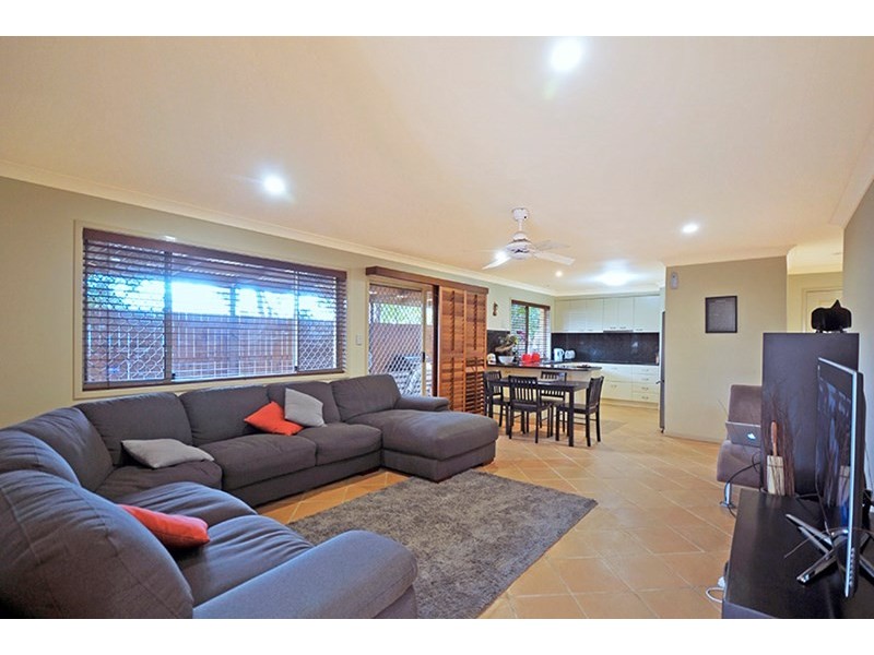 2/17 Evandale Crescent, Miami QLD 4220