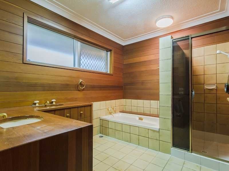 141 Monaco Street, Broadbeach Waters QLD 4218