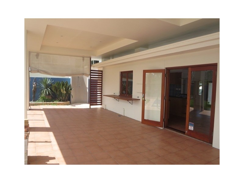 1 Bahia Court, Broadbeach Waters QLD 4218