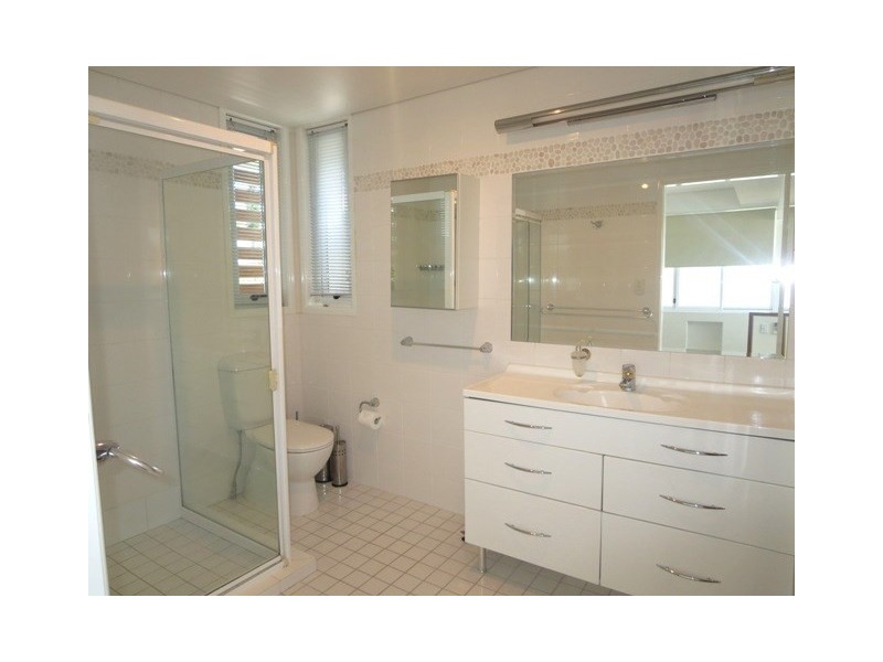 1 Bahia Court, Broadbeach Waters QLD 4218