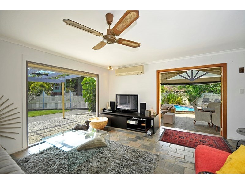 25 Karina Crescent, Broadbeach Waters QLD 4218