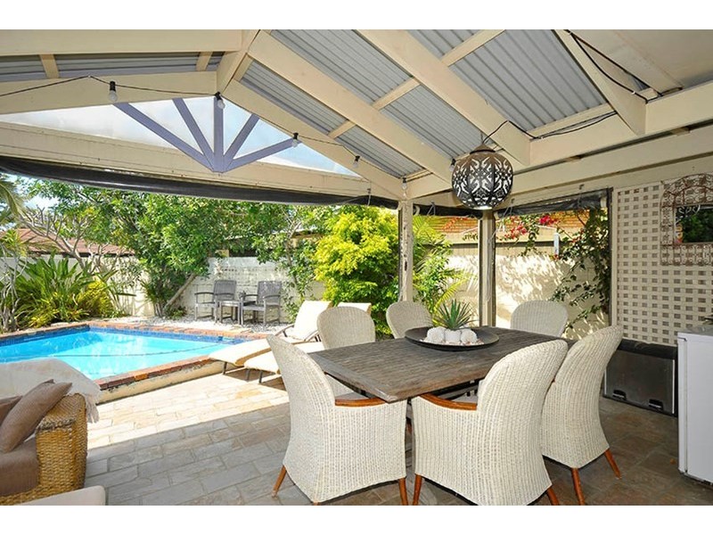25 Karina Crescent, Broadbeach Waters QLD 4218
