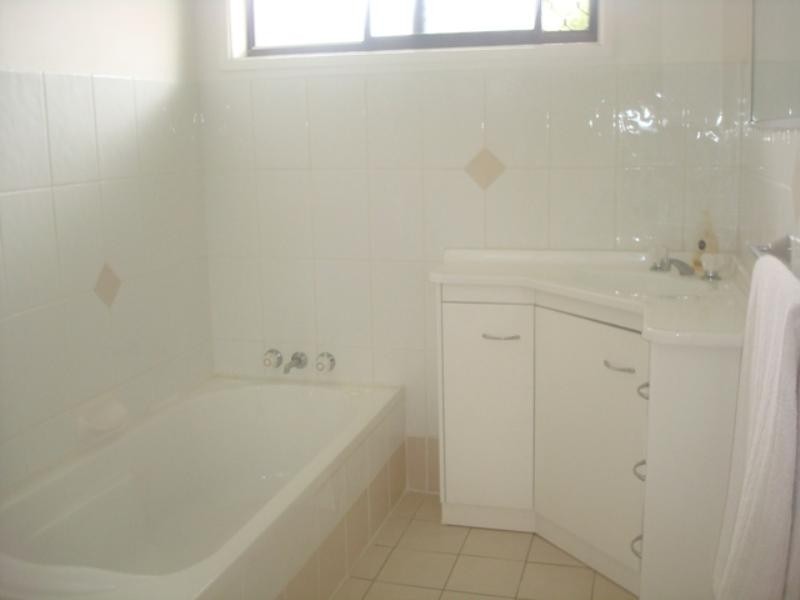 1 Intrepid Drive, Mermaid Waters QLD 4218