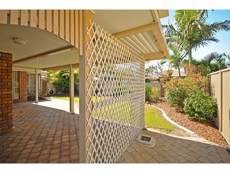 12 Oakleigh Circuit, Robina QLD 4226