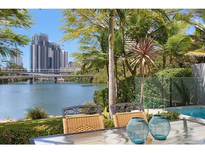 27 Miami Key, Broadbeach Waters QLD 4218
