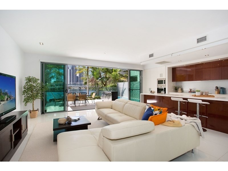 27 Miami Key, Broadbeach Waters QLD 4218