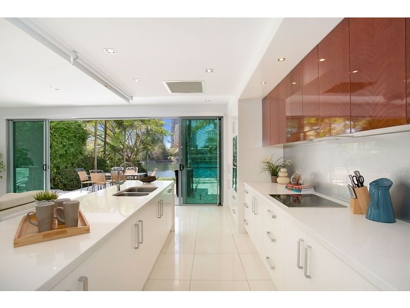 27 Miami Key, Broadbeach Waters QLD 4218