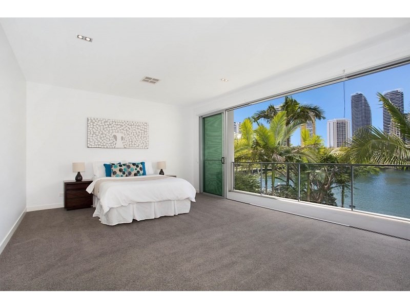 27 Miami Key, Broadbeach Waters QLD 4218