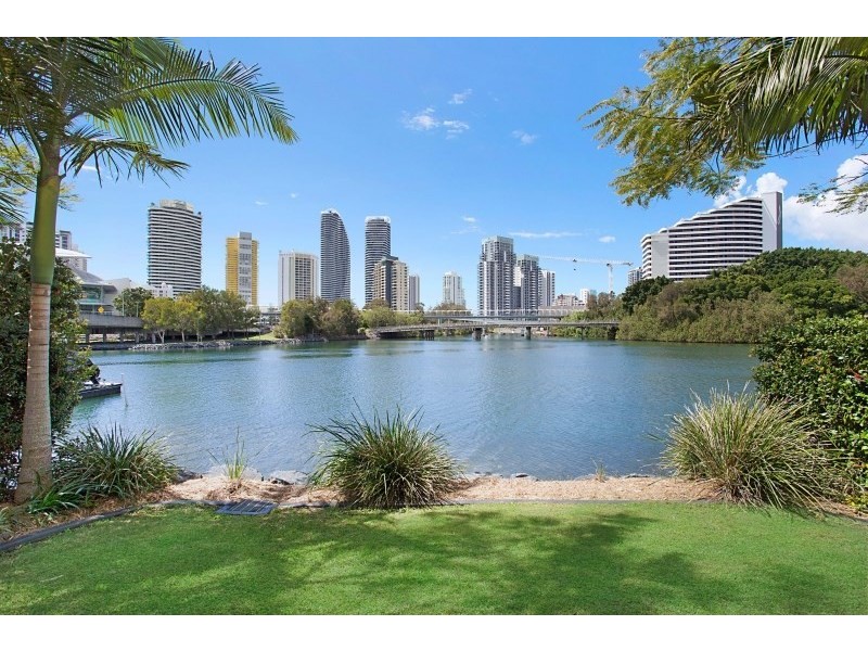 27 Miami Key, Broadbeach Waters QLD 4218