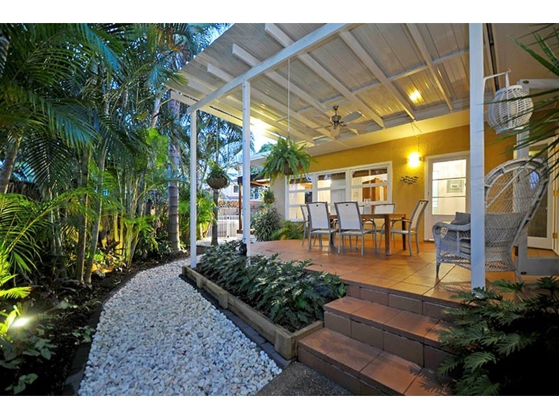 24 Savoy Drive, Broadbeach Waters QLD 4218