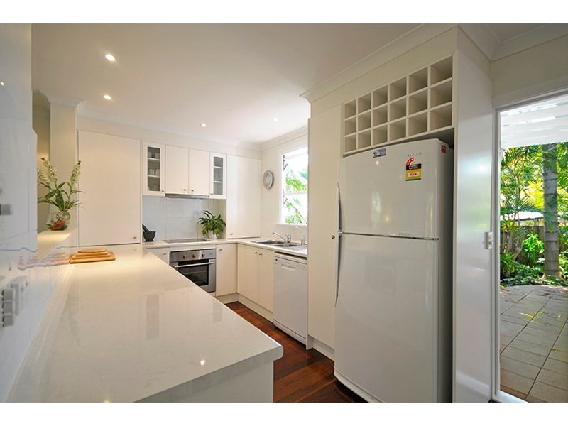 24 Savoy Drive, Broadbeach Waters QLD 4218