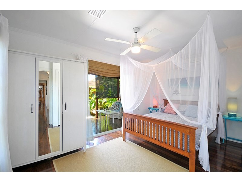 24 Savoy Drive, Broadbeach Waters QLD 4218