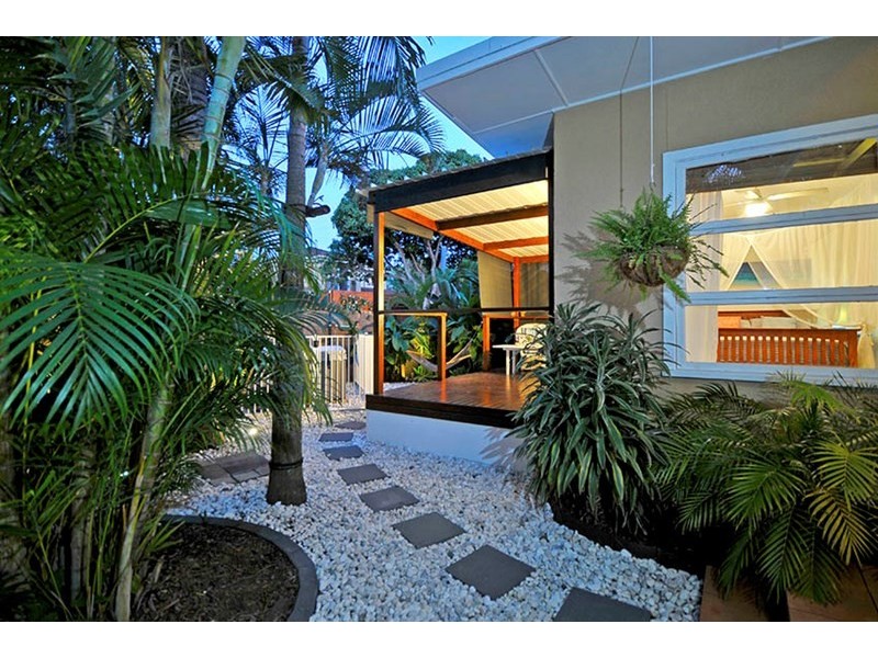 24 Savoy Drive, Broadbeach Waters QLD 4218